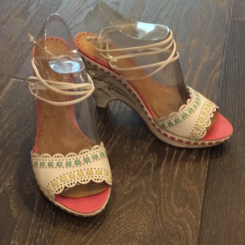 BCBGMAXAZRIA WEDGES